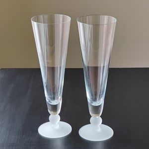 2 unbranded | crystal Pilsner Glasses with a frosted bottom